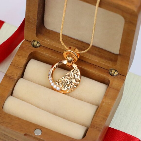 "Textured Circle Rose Gold Pendant with Crystals, XPPT1583 - Picture 6 of 13